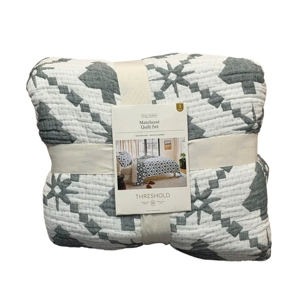 Threshold Matelasse Quilt Set Full Queen 3pc Pine ChristmasTree  Reversible